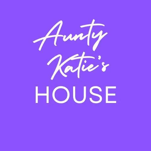 Aunty Katie'S House, Ni Tourist Board Certified & Located On The Main Oldpark Road To Belfast, With Free Continental Breakfast & Free Ultra Fast Sky Internet, Free Sky Sports & Free Sky Cinema, Self-Check In After 10Pm Gmt Hostel